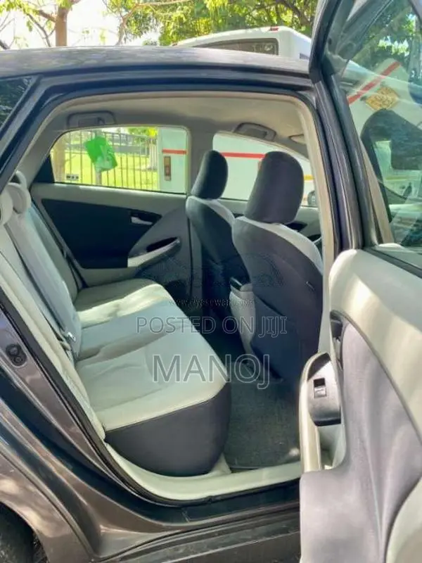 Toyota Prius 2011 Car (Used)