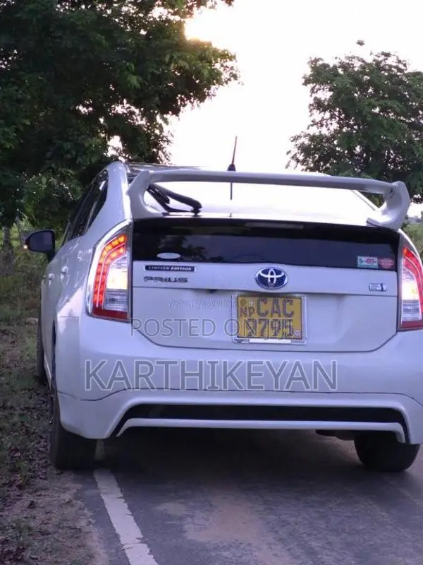 Toyota Prius S Led 2012 Car (Used)