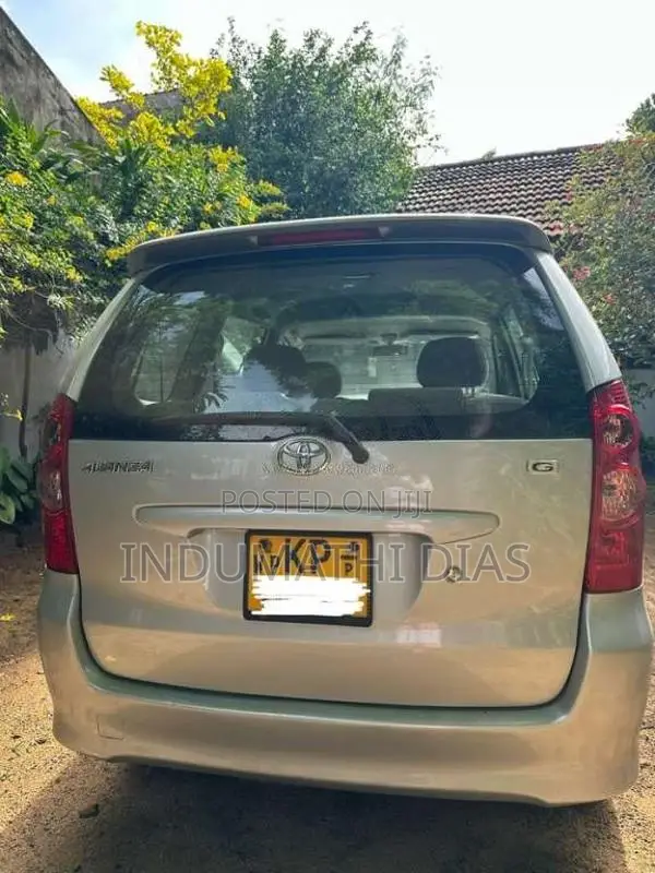 Toyota Avanza 2011 Car (Used)