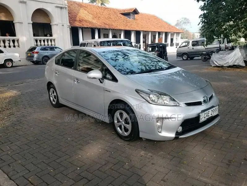 Toyota Prius 2014 Car (Used)