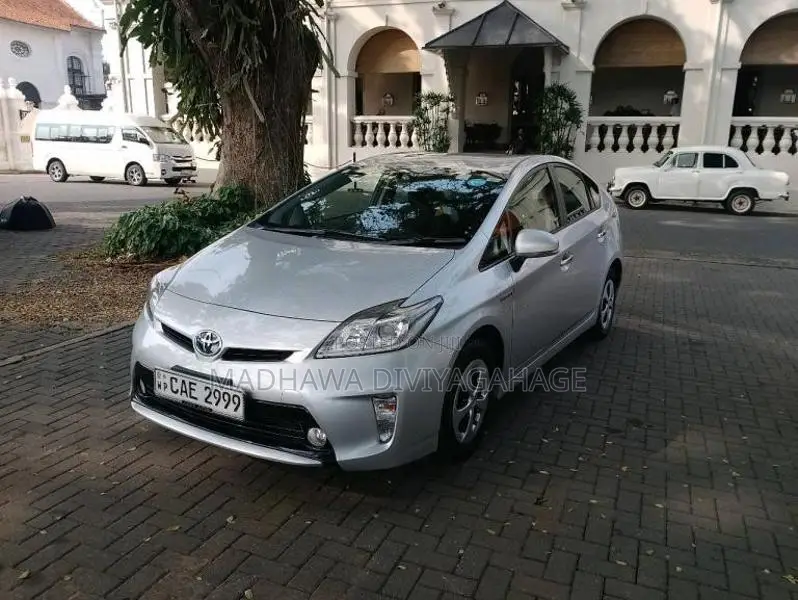 Toyota Prius 2014 Car (Used)