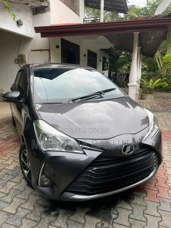 Toyota Vitz 2018 Car (Used)