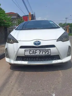 Toyota Aqua 2014 Car (Used)