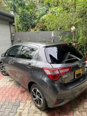 Toyota Vitz 2018 Car (Used)