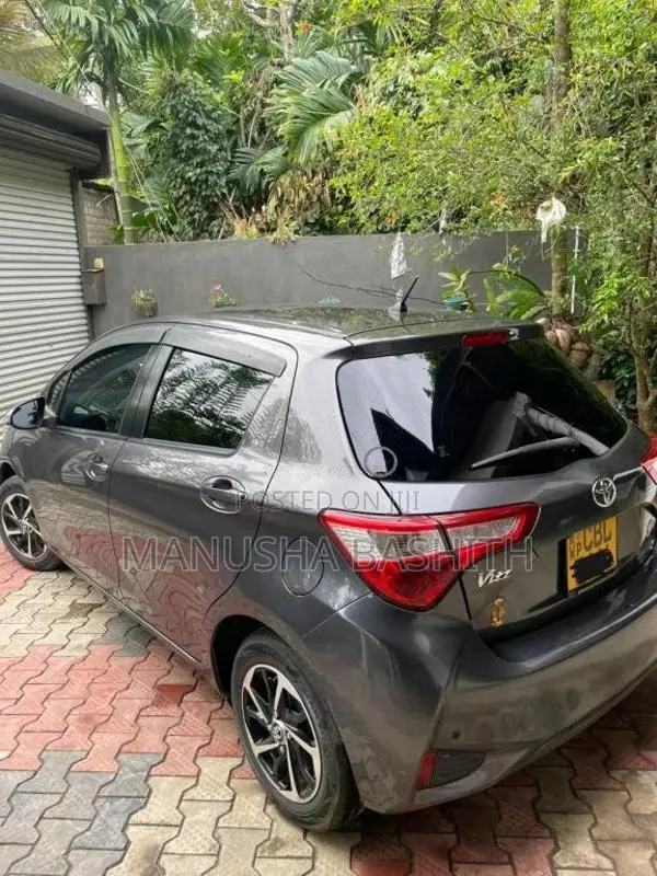 Toyota Vitz 2018 Car (Used)
