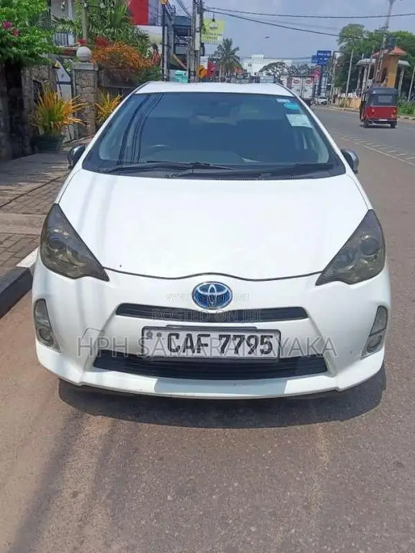 Toyota Aqua 2014 Car (Used)