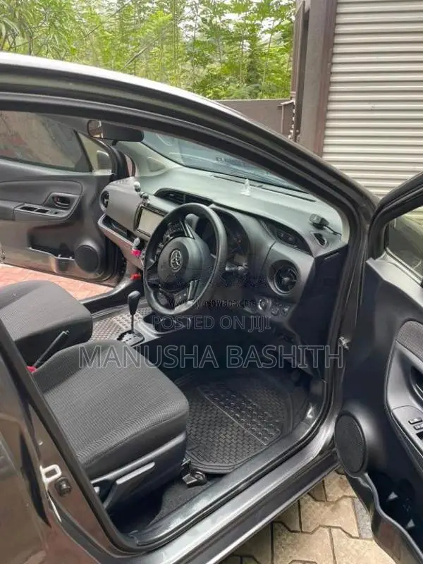 Toyota Vitz 2018 Car (Used)