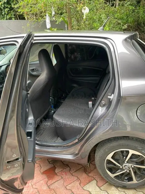 Toyota Vitz 2018 Car (Used)