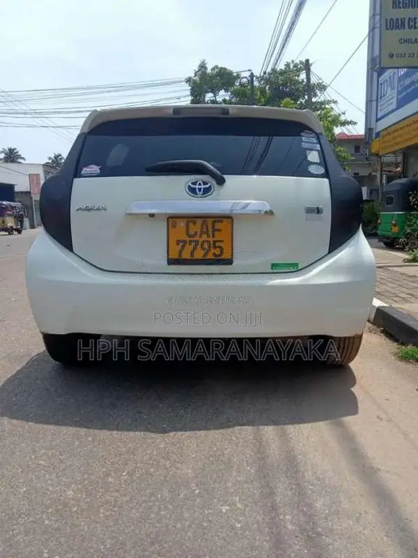 Toyota Aqua 2014 Car (Used)