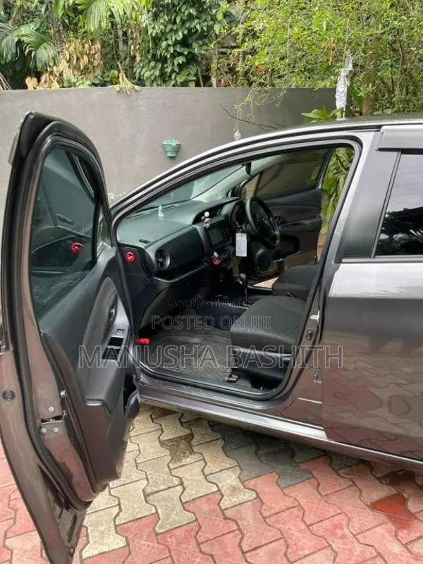 Toyota Vitz 2018 Car (Used)