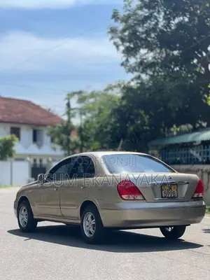 Nissan N17 2004 Car (Used)