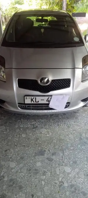 Toyota Vitz 2007 Car (Used)