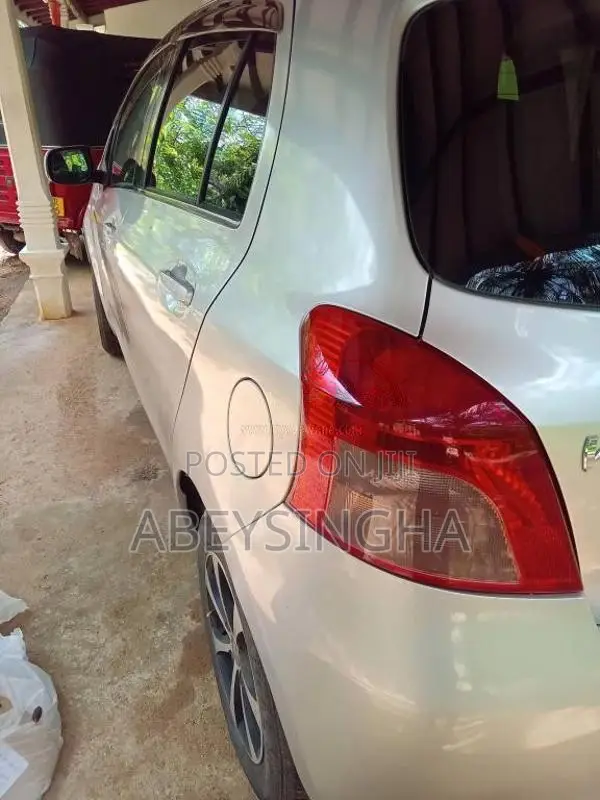 Toyota Vitz 2007 Car (Used)