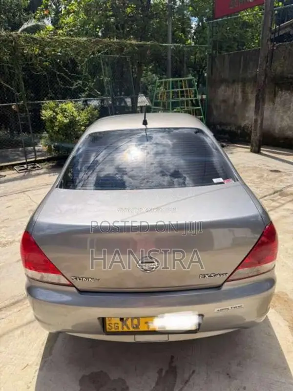 Nissan N16 2011 Car (Used)