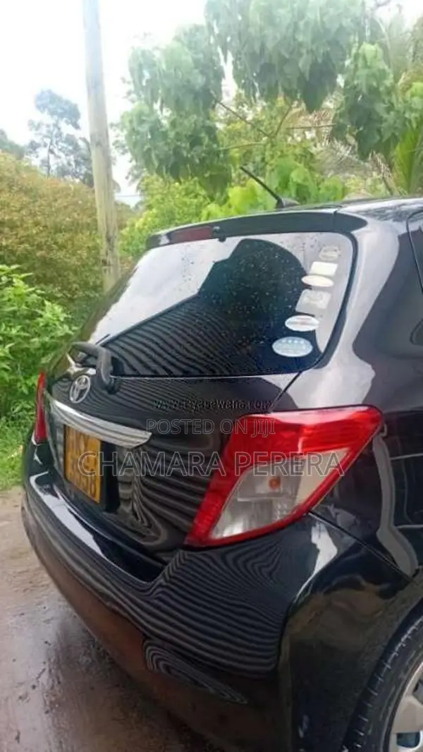 Toyota Vitz 2012 Car (Used)