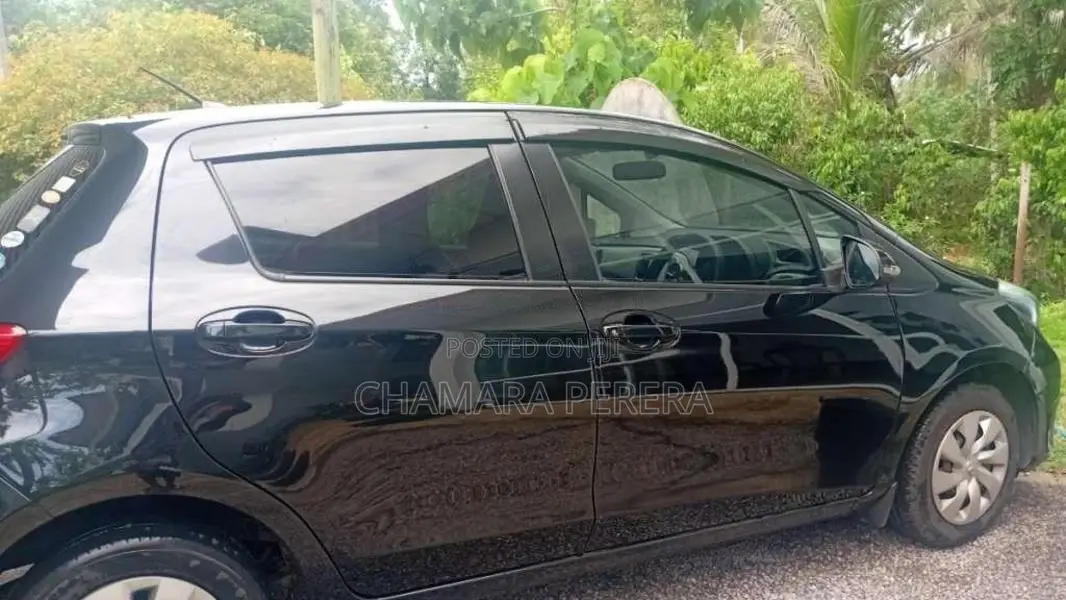 Toyota Vitz 2012 Car (Used)