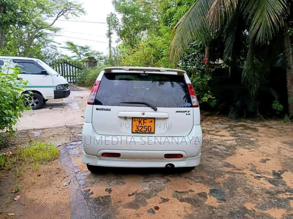 Suzuki Swift 2004 Car (Used)