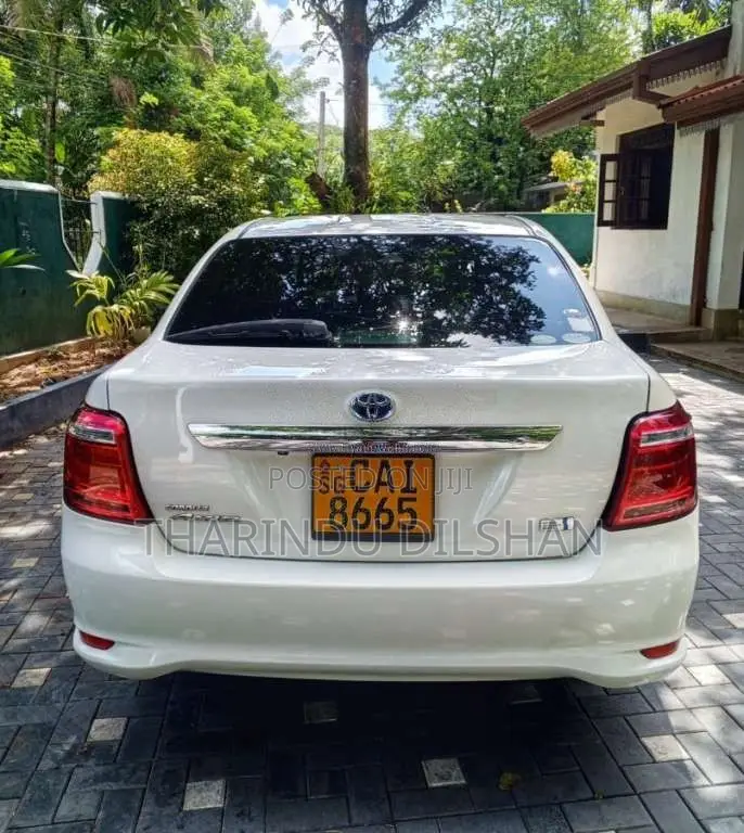 Toyota Axio 2015 Car (Used)