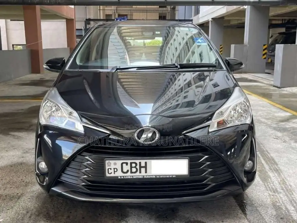 Toyota Vitz 2017 Car (Used)