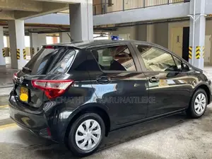 Toyota Vitz 2017 Car (Used)