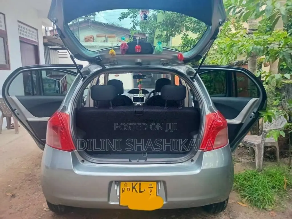 Toyota Vitz 2007 Car (Used)