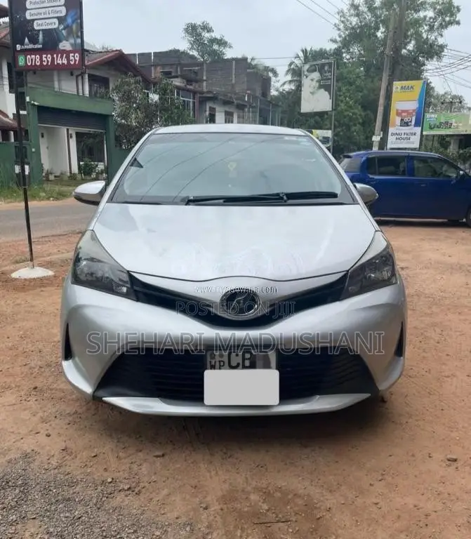 Toyota Vitz 2016 Car (Used)