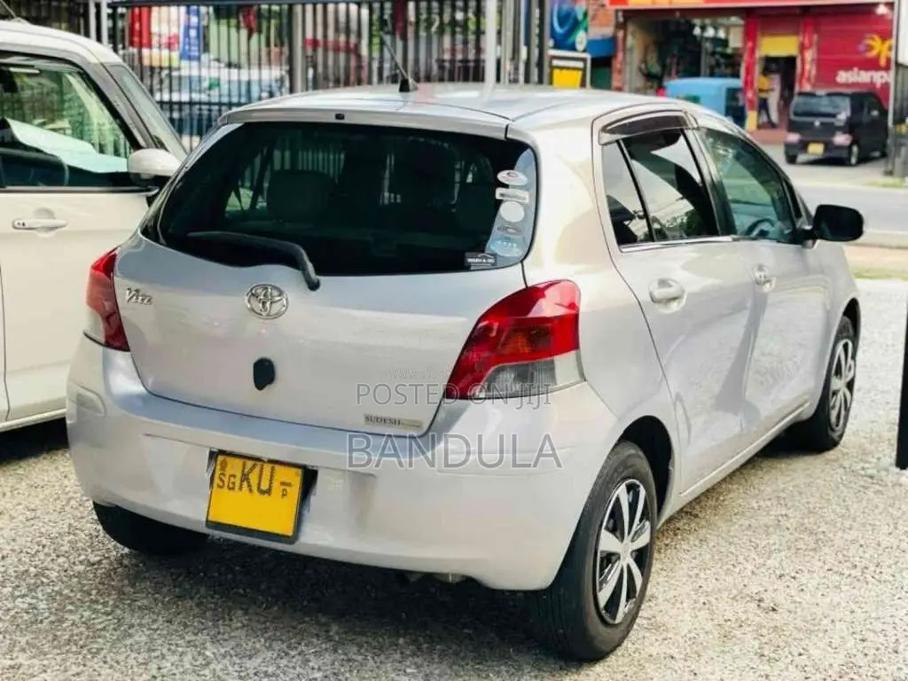 Toyota Vitz 2009 Car (Used)