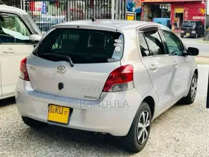Toyota Vitz 2009 Car (Used)