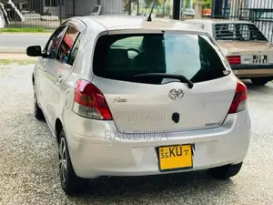 Toyota Vitz 2009 Car (Used)