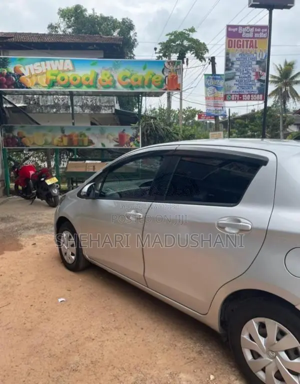 Toyota Vitz 2016 Car (Used)