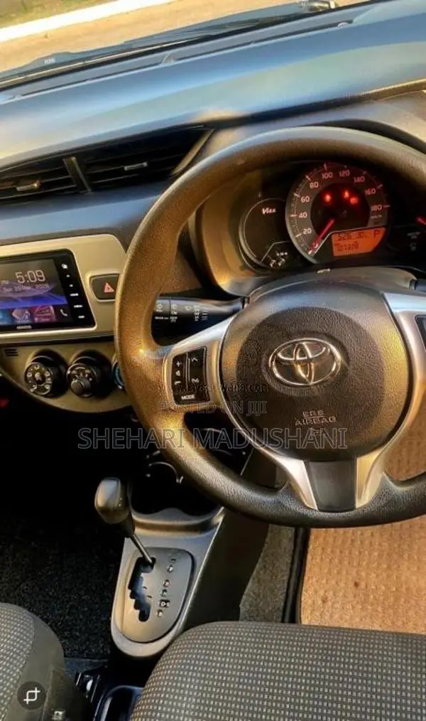 Toyota Vitz 2016 Car (Used)