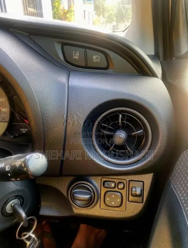Toyota Vitz 2016 Car (Used)