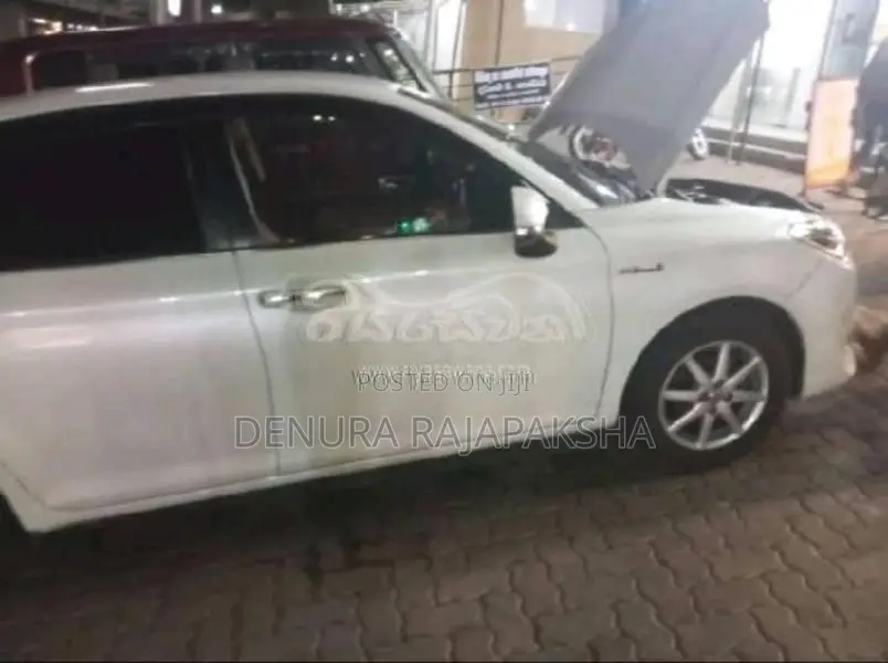 Toyota Axio 2016 Car (Used)