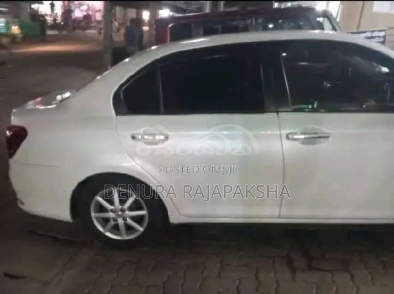 Toyota Axio 2016 Car (Used)