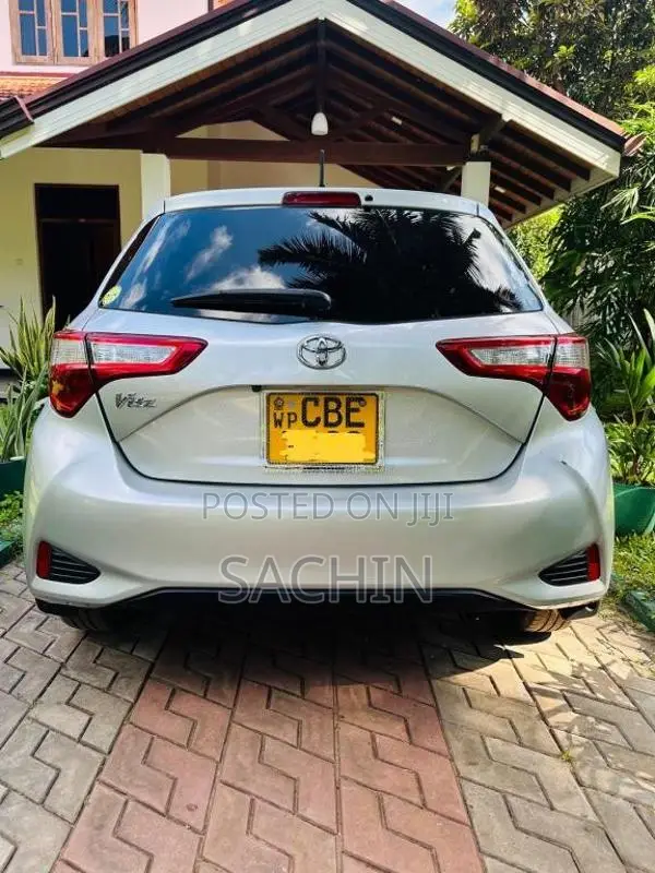 Toyota Vitz 2018 Car (Used)