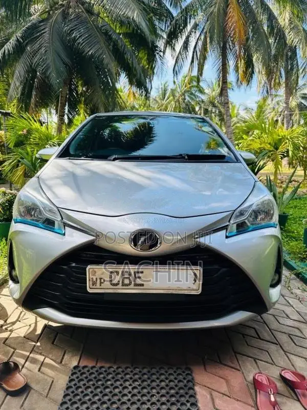 Toyota Vitz 2018 Car (Used)
