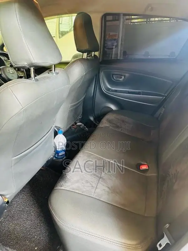 Toyota Vitz 2018 Car (Used)