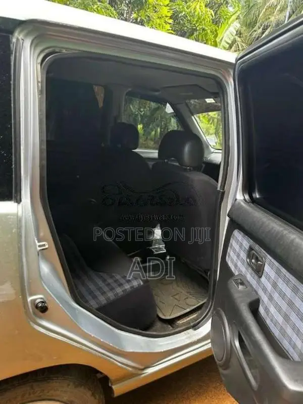 Nissan Cube 2000 Car (Used)