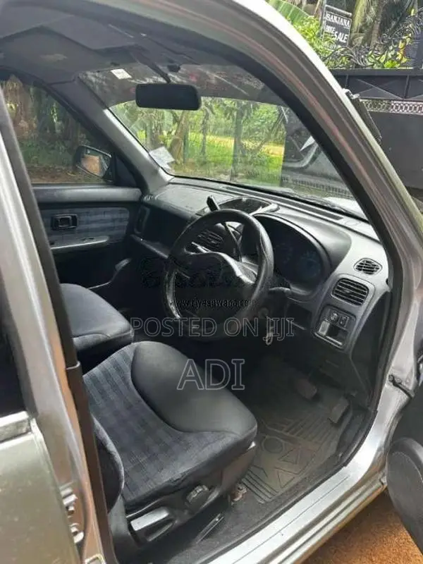 Nissan Cube 2000 Car (Used)