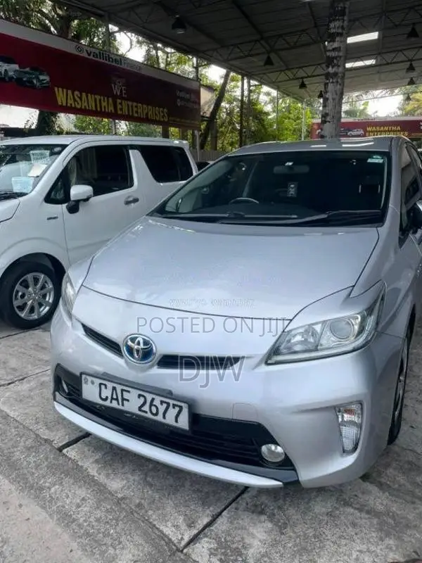 Toyota Prius 2013 Car (Used)