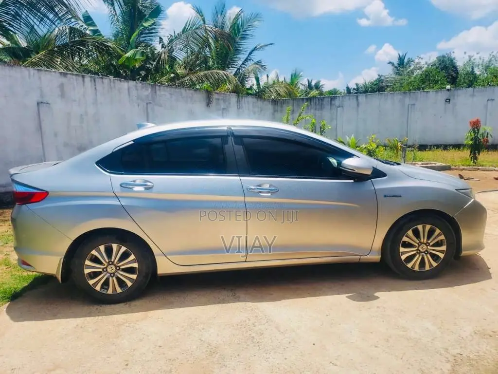 Honda Grace 2016 Car (Used)