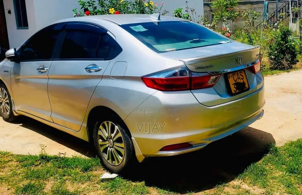 Honda Grace 2016 Car (Used)