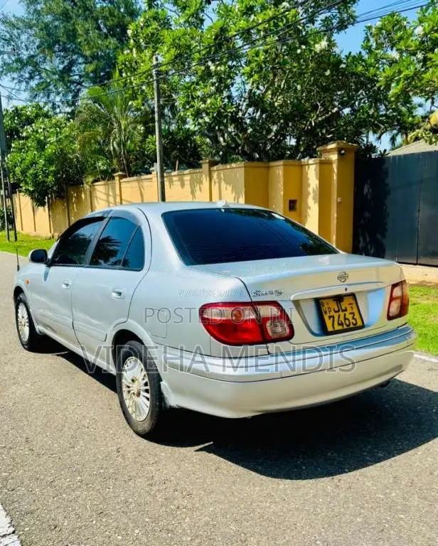 Nissan N16 2004 Car (Used)