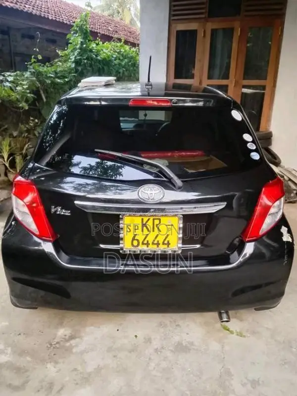 Toyota Vitz 2011 Car (Used)