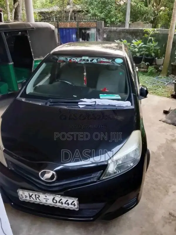 Toyota Vitz 2011 Car (Used)