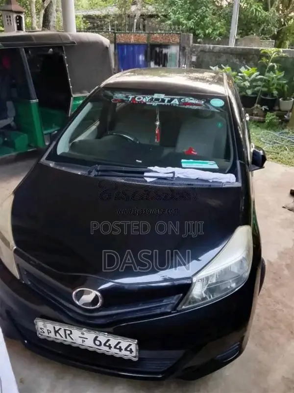Toyota Vitz 2011 Car (Used)