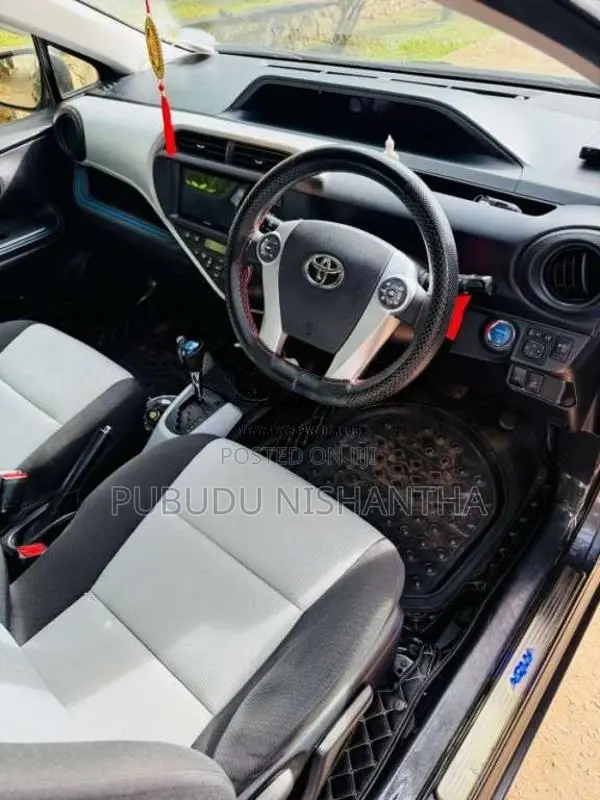 Toyota Aqua 2014 Car (Used)