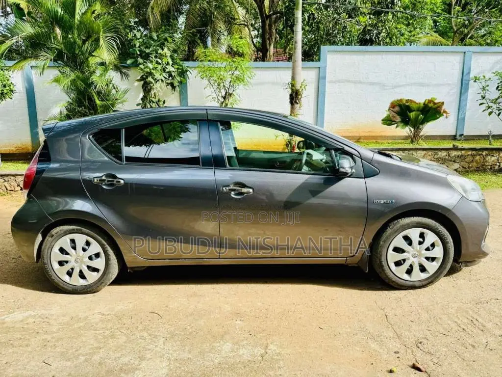 Toyota Aqua 2014 Car (Used)