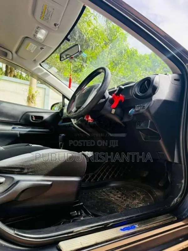 Toyota Aqua 2014 Car (Used)