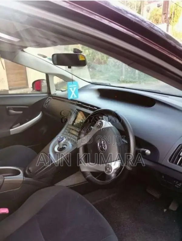 Toyota Prius 2012 Car (Used)